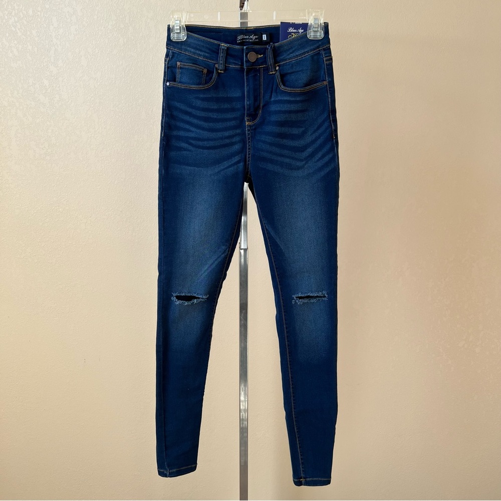 NWT Women’s Blue Age Skinny Jeans